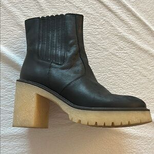 Black Heeled Boots with Chunky Heel and Textured Leather